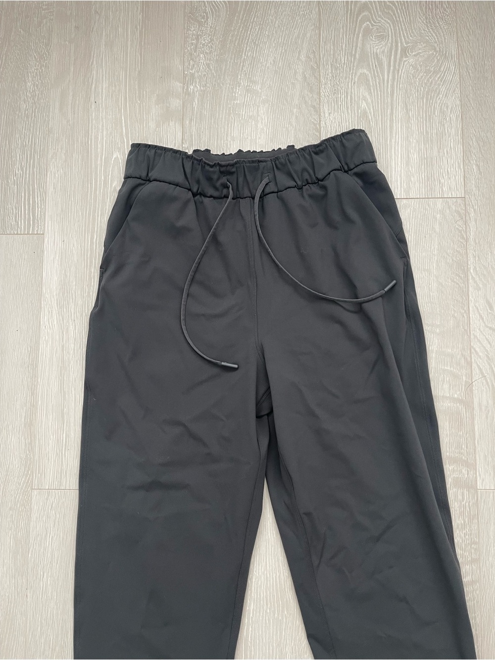 Lululemon Keep Moving Pant 7/8 High-Rise
Graphite Grey size 6 - Picture 7 of 16